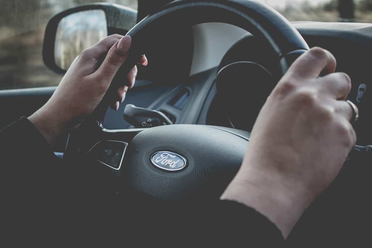 Przepisy dla młodych kierowców – o czym warto pamiętać?