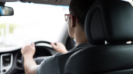Prawo jazdy – jak wybrać szkołę jazdy, w jaki sposób finansować kurs? Poradnik