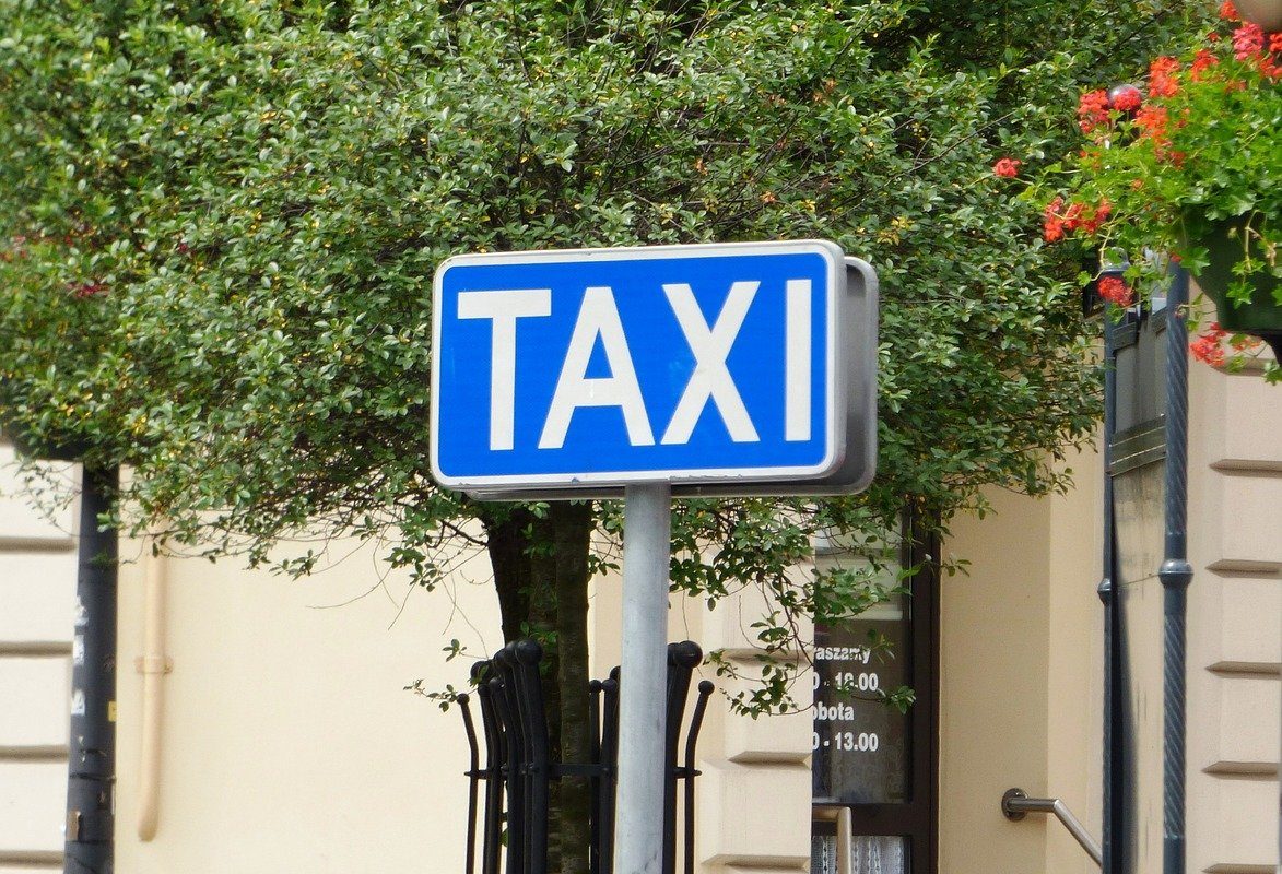 Znak „taxi” – wszystko, co powinieneś o nim wiedzieć